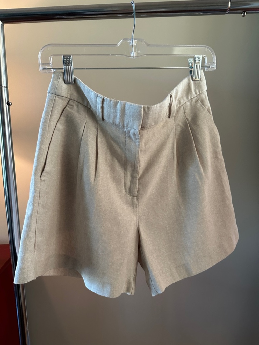 Old Navy Cream High-Waist Pleated Women's Shorts